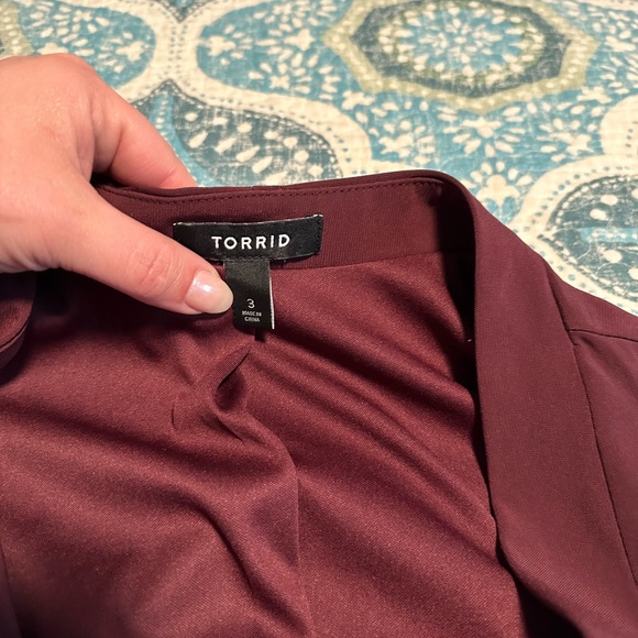 Torrid Burgundy Crepe Boyfriend Blazer - Picture 2 of 2